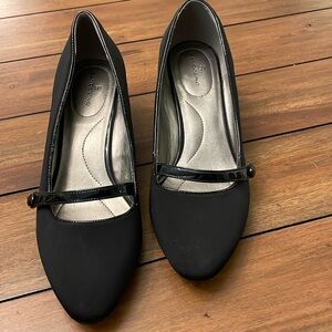 Bandolino women’s wedge.